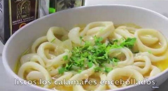 Calamares encebollados