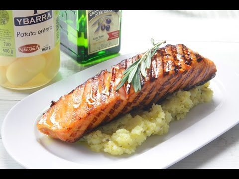 Salmón asado con soja, miel y naranja