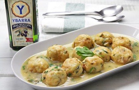 ALBÓNDIGAS DE BACALAO EN SALSA VERDE